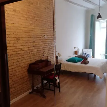 47 Carrer De Cadis, Puerta 1