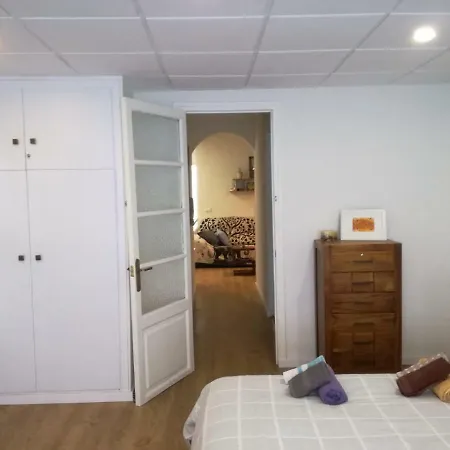 47 Carrer De Cadis, Puerta 1