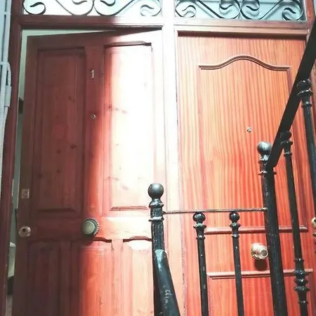 47 Carrer De Cadis, Puerta 1 Apartment