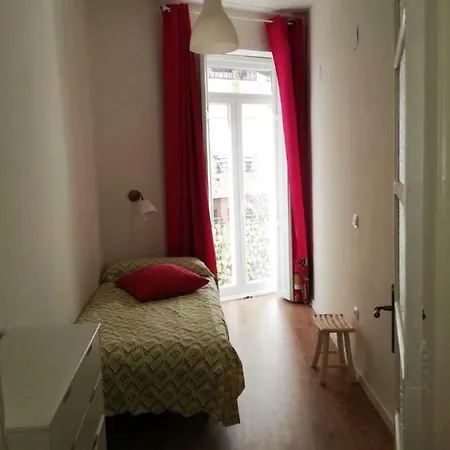 47 Carrer De Cadis, Puerta 1