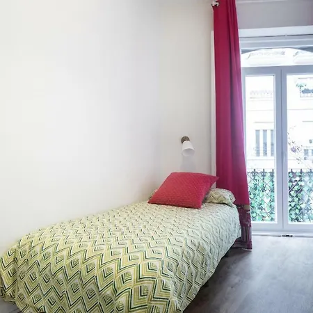 Apartment 47 Carrer De Cadis, Puerta 1
